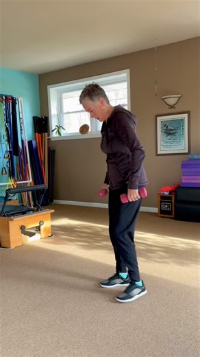 Here’s a great, simple, full-body move that I call a Swing Squat. 💥 It’s one of the signature moves in the studio and it’s so stinking simple. You can use it as a quick movement snack without weights, or add a pair of dumbbells like I’m doing here (5 lbs). The weight gives just enough leverage and kickback to create a natural momentum swing. It gets blood flowing 🩸, lymph pumping 💧, neurons firing ⚡, and even challenges balance thanks to the drop-and-lift rhythm. You don’t need space or equip