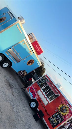 MR.CHEESEBALLMAN’s Trailer got it all 👀 - - - #hotcheetoboudinballs #dallastexas #balchspringstx #mrcheeseballman #kaufmantx