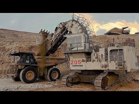Mine monster "From design to performance: a detailed look at the Liebherr 9350 shovel"🚨