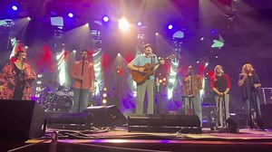 28K views · 1.4K reactions | A very special moment last night at the July 4 show… James Taylor | Life With James Taylor | Facebook
