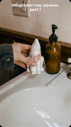 Want the full list of 50 things I don’t buy anymore? comment ‘THINGS’ and I’ll send it your way. Today’s swaps are two of my absolute favorites: dry shampoo and period care. I ditched aerosol dry shampoo years ago - the propellants, microplastics, and added fragrance just weren’t worth it. Plus, it’s just so much cheaper to make at home. It’s so easy with just 2 simple ingredients, let me know if you want a video! It keeps my hair so fresh and adds volume without the waste. And for period care? 