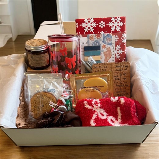 Holiday Blind Date With a Book Box: Book Lover Gift Set, Perfect Christmas Present for Bookworm - Etsy