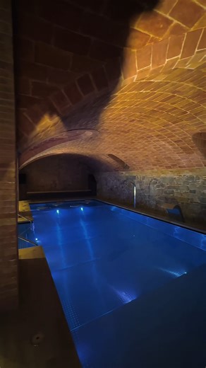 The city's rush disappears as you descend into our Spa 1898, an oasis of tranquility built over the building's former coal bunkers. This holiday season, give the gift of absolute disconnection: a ritual, a massage, or a gift card so they can choose their perfect moment. Because taking care of the body is honouring the temple that houses the spirit. 👉 Make this a sensory memory. | Hotel 1898