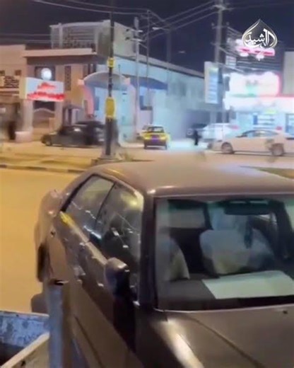 مواطنون ينقذون سيارة إسعاف جاءت لإنقاذ مريضهم