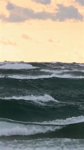 🔗:https://l.mlive.com/thdep1 Big waves and strong winds pounded the Lake Michigan shoreline on Tuesday, Nov. 11. The National Weather Service issued a gale warning, predicting waves between 9 and 13 feet and wind gusts up to 40 miles per hour. The rough conditions were on full display at Pere Marquette Park in Muskegon and Grand Haven State Park in Grand Haven. (Joel Bissell | MLive) | The Muskegon Chronicle