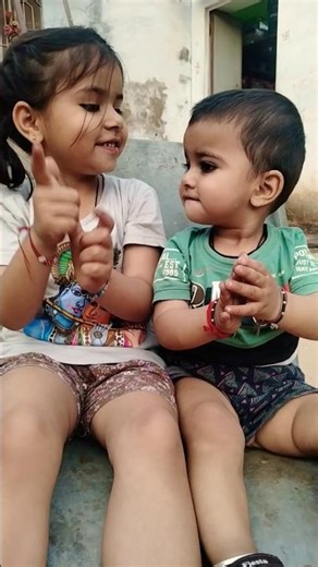 “Baby ka Cute Clap Reaction 😍👏 Bhai Behen ki Pyari Masti #shorts”