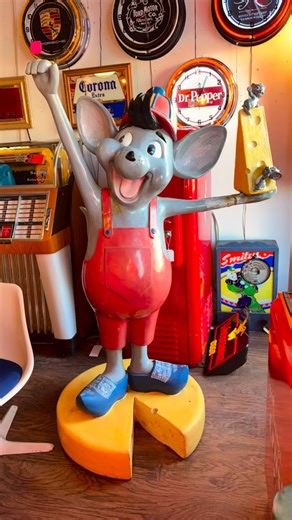 This giant mouse was an old store display for a Wisconsin cheese shop and stayed with the same owner for over 50 years! We’ve only ever seen one other in the entire country and it was in pretty rough shape. | Flashback Funtiques