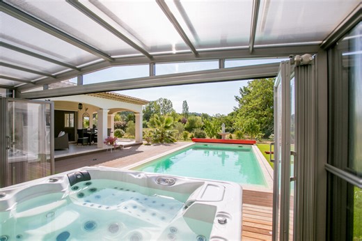 Las piscinas también son para el otoño: cinco tipo de cubiertas para sacarles partido durante todo el año