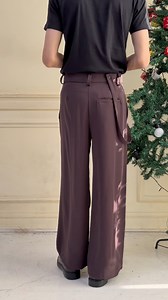 Pleated Drawstring Pants Where comfort meets clean tailoring. Easy fit. Timeless look. #PleatedPants #DrawstringPants #MinimalStyle #CleanFit #EverydayWear #ModernClassic | ReStyle