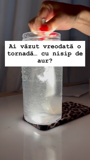 1K views · 816 reactions | ️✨ Astăzi am creat o mini tornadă într-un pahar! Am amestecat apă, am adăugat turmeric și… vârtejul a prins viață! Cu o lanternă sub pahar, pare că avem o furtună de nisip magic 李 Un experiment simplu, dar spectaculos, pe care îl pot face și cei mici! #stem #stemforkids #learningthroughplay #activitatisenzoriale #activitatipentrucopii #activitati #scienceforkids #scienceforkids | Ana_se_joaca | Facebook
