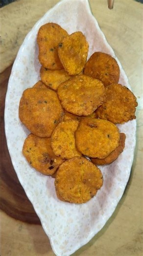 Healthy twist to traditional mathri ✨😋 full recipe in the description ⬇️below