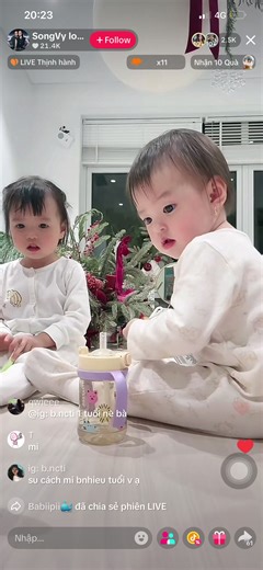 Cuộc trò chuyện đáng yêu giữa bé Su và ông nội