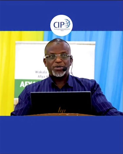 OMAR KASHERA on Instagram: "#ITFAKI #PROTOCOL Madreva Mkubwa anapoongea na simu kamwe usiingilie mazungumzo kwa kutoa comments zako."