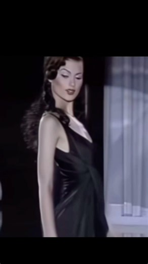 Versace spring summer 1995 #edit #naomicampbell #versace #model #viral #modeledit #1995 #runway