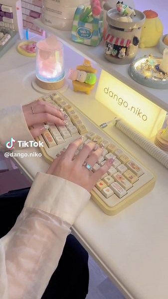 Keyboard ASMR: Eating a Mechanical Keyboard Custard Bun