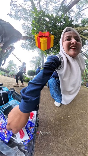 RC Car Gives Candy 🍬 | Pure Happiness #shorts