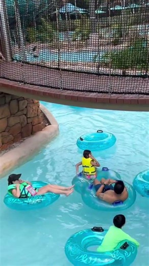 Water slides and lazy river at aquatica Orlando #lazyriver #waterslide