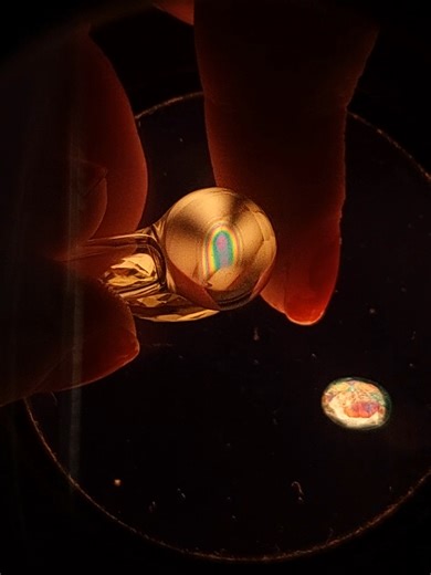 Ever wondered how gemmologists *really* know what a stone is? 🔍💎 While our expert team can often make an educated guess at a glance, they always confirm their assessments using a polariscope and a conoscope (a strain-free glass sphere) during every gem screening. And sometimes, the results can surprise even them! These instruments reveal fascinating interference figures inside translucent gems: a cross for uniaxial stones and a band for biaxial ones. These patterns tell us about the gem’s inte