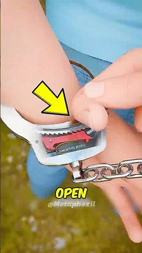 If You’re Locked in Handcuffs, Don’t Panic—Do This