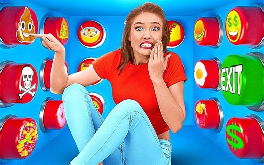 1000个神秘按钮挑战，提供100层食物，只有一个人能帮你逃跑！