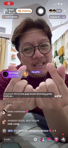 Detik' Abi Ngasih Gift ke Kak Gege