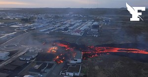 Islande: les images spectaculaires d’une coulée de lave engloutissant des habitations