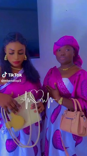 Senegalese Fashion Models Showcase Stunning Robes and Veils | 2024 Trends