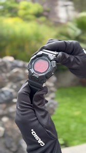 🔴⚫️ CASIO Black & Bold Red GD-010BBR • Diseño monocromático con acentos en rojo que destacan al instante • Caja resistente, correa de resina duradera y estructura diseñada para el día a día. • Resistencia al agua, luz LED, cronómetro, alarma y una estética que mezcla funcionalidad con estilo urbano. Reloj: GD-010BBR-1 👉Más información en: https://www.casio.com/mx/watches/gshock/product.GD-010BBR-1/ #GshockMx #GshockMxOf #CASIOBlackAndBold #CASIO #casiowatch #watch #digitalwatch | CASIO G-SHOCK