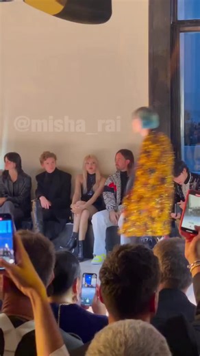 #lisa at #celine men fashion show 🤧🤧#my_love_97🐥 #fyp #tiktok