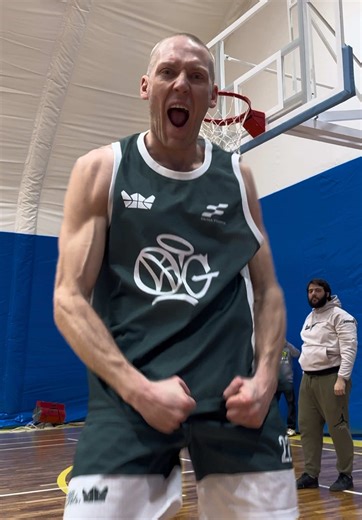 Mastering the Art of Dunks in Basketball