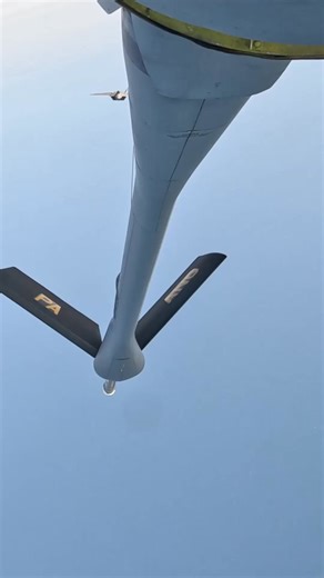 40K views · 473 reactions | What do Raptor refuels look like at 10x speed? Check it out #f22 #raptor #fighterjet #airforce #navy #military #defense #troops #veterans | Navy Times | Facebook