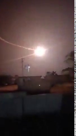 هذا هو السجل الأول للقتال المباشر على الأرض بين إيران والولايات المتحدة. مقاتلو الحرس الثوري الإيراني، بدعم من الباسيج والمتطوعين المحليين، انخرطوا في اشتباكات مباشرة مع القوات الأمريكية التي غزت البلاد لإنقاذ عضو الطاقم الثاني للطائرة F-15E المسقطة.