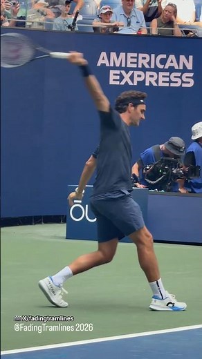Always the ultimate class. 45-year-old Roger Federer practicing with Lorenzo Musetti at the US Open.