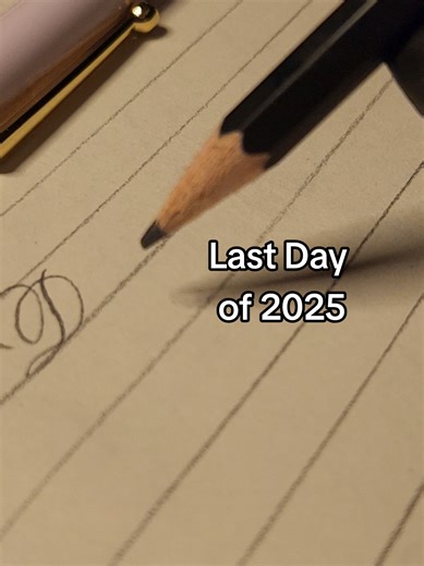 This year has been quite the roller coaster 🎢. Grateful for everything, and I know we have all grown together here in my page! 🫶🌻 #newyears #cursive #cursivehandwriting #cursiveletter #calligraphyart