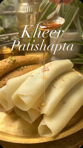 Pradiptaa | Content Creator on Instagram: "Pithe-Puli Utsav EP 2-Kheer Patishapta Kheer Patishapta 🤤 Soft, fluffy with a creamy stuffing inside— just how you like it. 😋 Check my last video for gur Patishapta recipe ⬆️ Please correct me if I have pronounced any of the dishes wrong, or any misinformation. 🙏🏼 Ingredients: For the filling: -Full Fat Milk: 500 ml -Milk powder: 100 gm -Sooji: 2 tbsp -Sugar: 2 tbsp -Boil milk, then add all the ingredients. Cook until it’s sticky. Try to achieve the