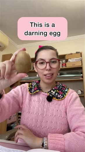 Let me introduce you to ✨ The Darning Egg ✨ This wonderful little wooden egg is a great tool to help with darning, and perfect to slide into socks but also really handy for bigger pieces too! You can use it for woven or knitted fabrics, and it stabilizes the areas, keeps the fabric taut, and generally provides a nice, stable surface to work against while darning. If you're new to mending, there's lots of different darning techniques, but it's essentially a way to sew up holes or worn out areas t