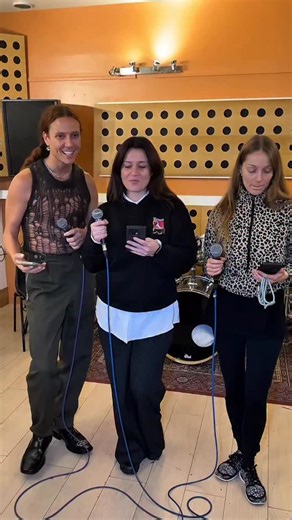 46 comments | VOICI a assisté aux répétitions @lesmeneuses… et le...