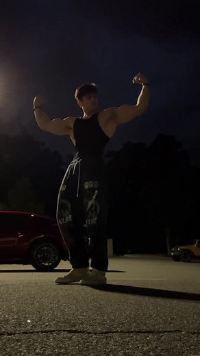 Muscular Fitness Showcase: Gym and Outdoor Posing