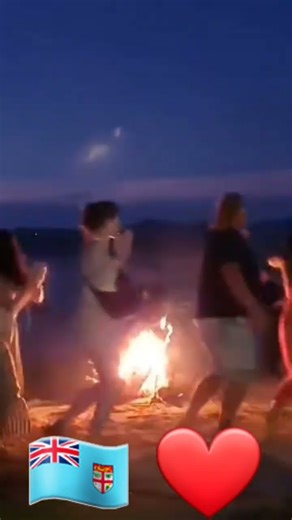 Fiji ❤️ How to do a Beach Fire! #fiji #beach #fire #castaway