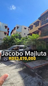 Apartamento en la Jacobo Majluta, Las Bienaventuranzas Santo Domingo Norte Piso 3 70mt2 de apartamento 3 habitaciones 2 baños 1 parqueo Sala comedor Cocina y area de lavado Balcon Toldos y sus hierros Pisos remodelados, cocina remodelada y baños con Mejoras. RD$ 3,550,000 Leonel De la Cruz 829-639-1459 | Leonel.Hogariumrd