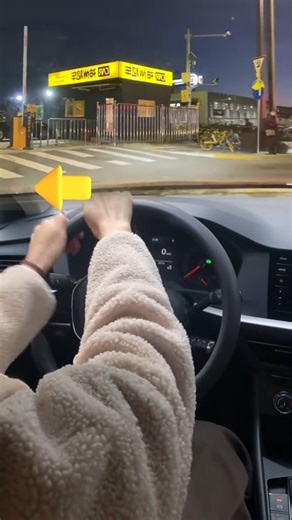 Have you fallen for the veteran driver’s steering wheel style?#driving #skills #knowledge #fpy #fyp #tips #foryou #carsoftiktok | Babydriver4