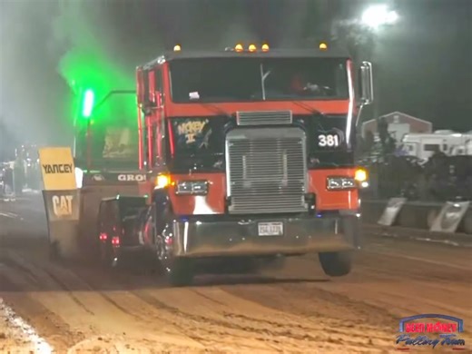 39K views · 869 reactions | This Cab-over don’t MESS AROUND!! #fullsend #semi #cabover #semipulling #dieselpower | Motorsports Mayhem | Facebook