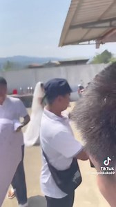 1.2M views · 22K reactions | ဆေးထိုးကြမ်းတဲ့ဘဲရီးတသိုက်略 ခင်ဗျားတို့ သူငယ်ချင်း မင်္ဂလာဆောင်မှာ အဲ့လိုsupriseတိုက်ချင်ရင် ခုံလာဝယ်လို့ရတယ်နော်#crdvideo | Shan Min Thar Furniture Channel 1 | Facebook