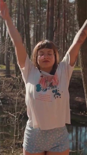 GENTLE STRETCH IN THE FOREST | EVELINA’S OUTDOOR WARM-UP SESSION