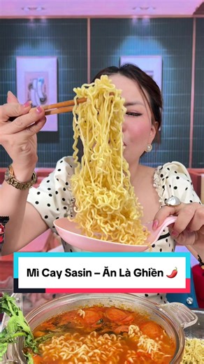 Mì Cay Sasin – Ăn Là Ghiền 🌶️ Mì cay Sasin – nước súp đậm vị, sợi mì ngon hấp dẫn Thêm topping là có ngay tô mì cực cuốn Lên live Phương Bắc là khách chốt liền tay #phuongbaclivestream #phanphuonglivestream #micaysasin #anvat #micay