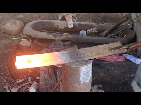 HOE MAKING | FORGING A SHARP CLEAVER KNIFE FROM THE BIG LEAF SPRING
