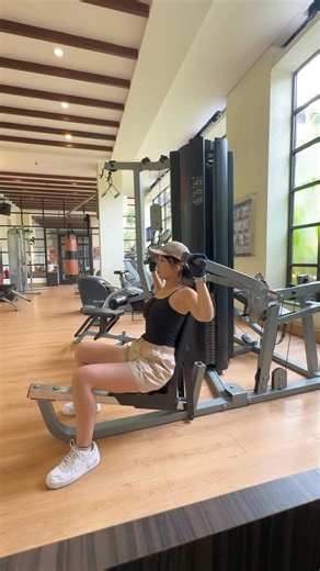 AIKO｜Japanese Teacher on Instagram: "昨日の背中を休めているので、今日は【肩と腕】 Today’s workout - Shoulder & Arm - ・Abs & Core ・Dumbbell Shoulder Press 4kg×2 10 reps ×3 sets ・Dumbbell Lateral Raise 2kg×2 10 reps ×3 sets ・Cable Internal Rotation 5kg 10 reps ×3 sets each side 🆕 ・Standing Dumbbell Curl 4kg 10 reps ×3 sets each side ・Shoulder Press Machine 10kg 8 reps ×3 sets ←extra🔥 ・ Bike Level3 40min #筋トレ動画 #40代筋トレ #workoutsforwomen #workoutwomen #workout💪"