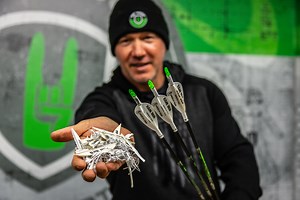 HOW TO STRIP & RE-FLETCH ARROWS - Nock On Archery