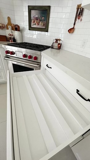 It was THYME to clean my spice drawer up!! So obviously I had to empty them all out and get them to all CUMIN again in a fun way!! 🤣🤣 Sorry my spicy puns! 🤣 Did you see this super inexpensive spice drawer DIY I shared last summer? It was the only way to get these large spice jars to fit in my hidden drawer! Do you have a messy spice area that needs a cleanup?! Or are you a minimal spice lover? . . . #myinspiringinterior #myhgtv #thespruce #dailydecordose #myktchn #anthrohome #bhghome #hmhome