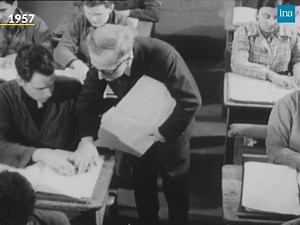 31K views · 763 reactions | LIRE PAR LE TOUCHER 駱 Inventé il y a près de 200 ans, le braille permet aux aveugles et malvoyants de pouvoir lire et écrire malgré leur cécité. Cette méthode tactile est utilisée par six millions de personnes dans le monde.  Ce mercredi 4 janvier, le Centre de transcription et d'édition en Braille (CTEB) a annoncé que plus de 2 000 livres en braille étaient désormais accessibles au même prix que les livres classiques. | INA | Facebook